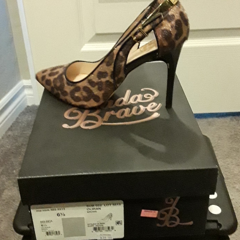 Shoes - Picture 4 of 4